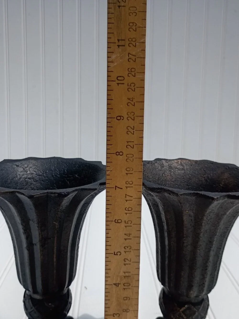 Set of 2 Cast Resin Vases 7.25